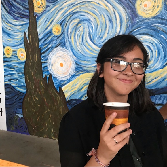 Meet your Posher, Loretta - Picture 1 of 1